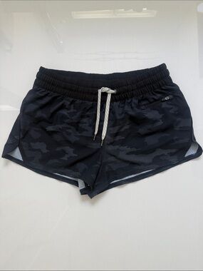 Vuori Black Camouflage Clementine Short
